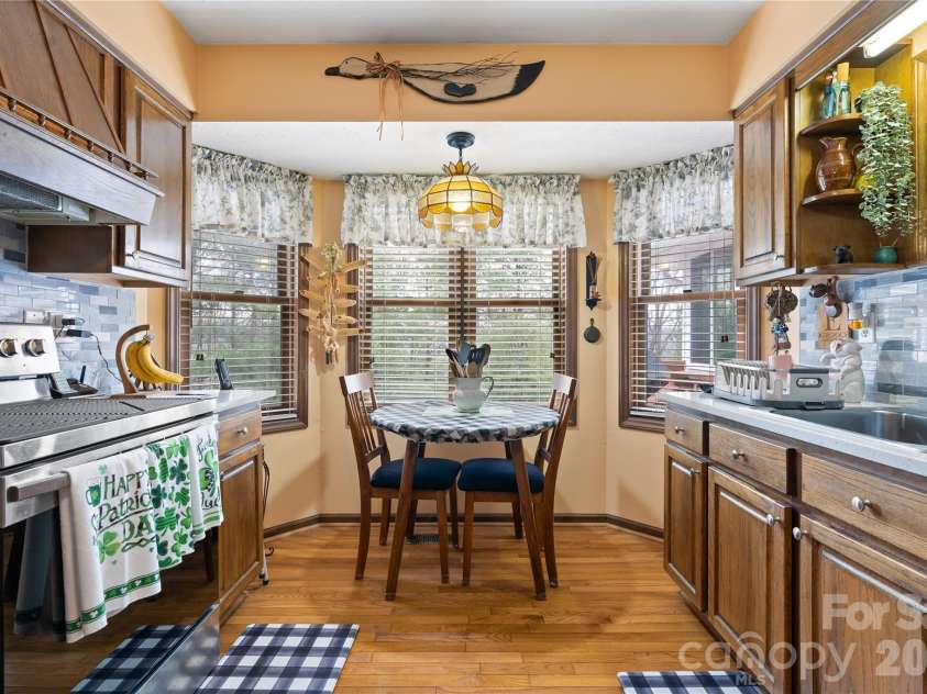 109 Eagle Rock Trail, Hendersonville, NC 28739.  MLS# CAR4353116, YatesRealty ID 6993. 