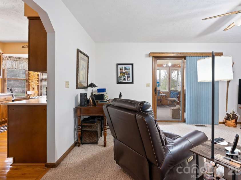 109 Eagle Rock Trail, Hendersonville, NC 28739.  MLS# CAR4353116, YatesRealty ID 6993. 