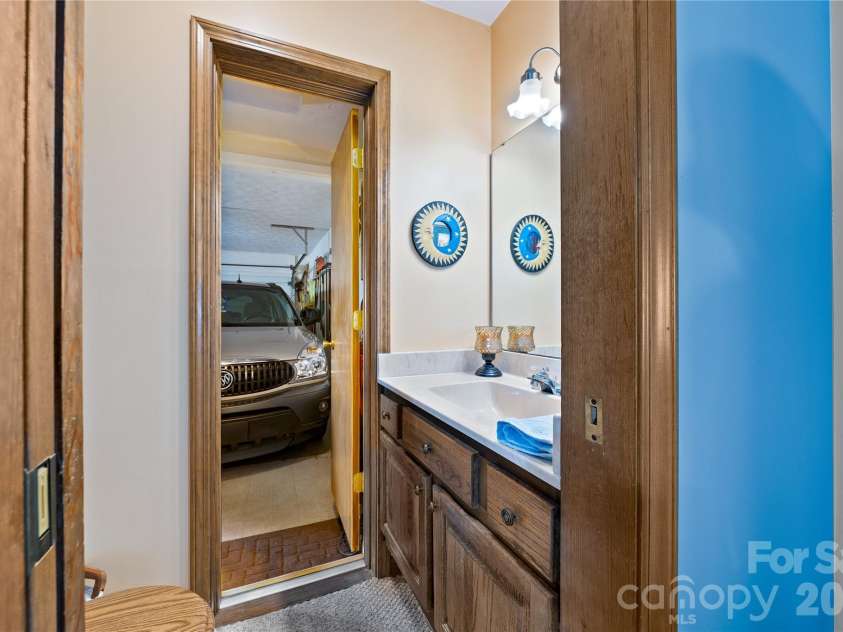 109 Eagle Rock Trail, Hendersonville, NC 28739.  MLS# CAR4353116, YatesRealty ID 6993. 
