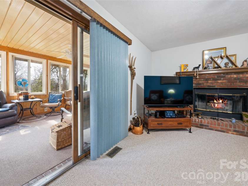 109 Eagle Rock Trail, Hendersonville, NC 28739.  MLS# CAR4353116, YatesRealty ID 6993. 