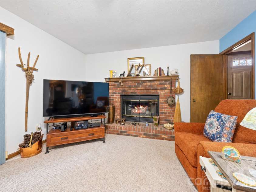 109 Eagle Rock Trail, Hendersonville, NC 28739.  MLS# CAR4353116, YatesRealty ID 6993. 