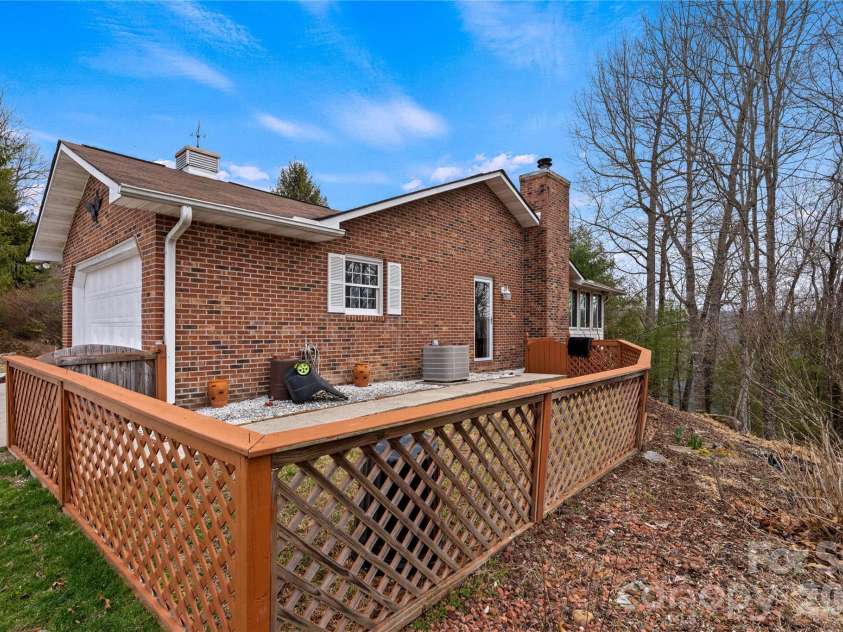 109 Eagle Rock Trail, Hendersonville, NC 28739.  MLS# CAR4353116, YatesRealty ID 6993. Dog lot access from main level