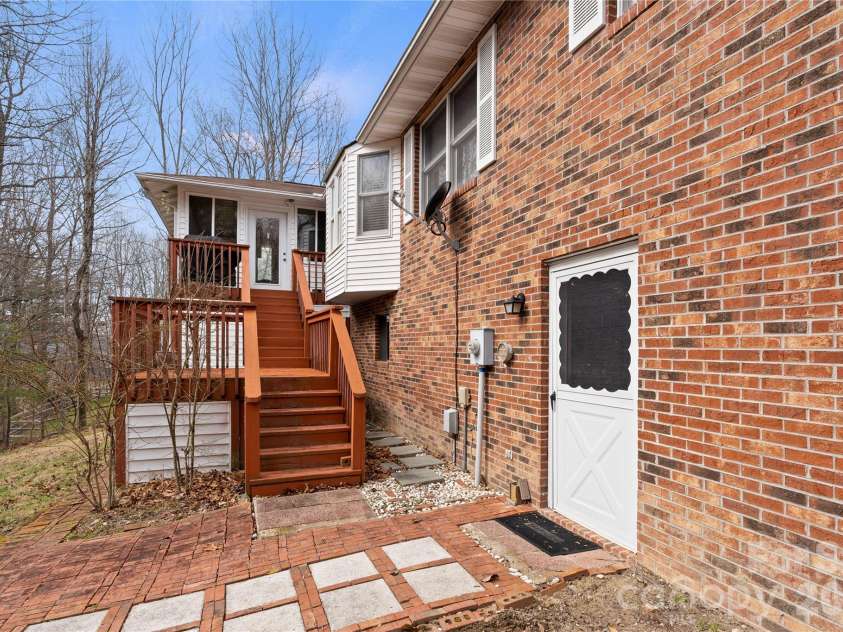 109 Eagle Rock Trail, Hendersonville, NC 28739.  MLS# CAR4353116, YatesRealty ID 6993. Walk out basement 