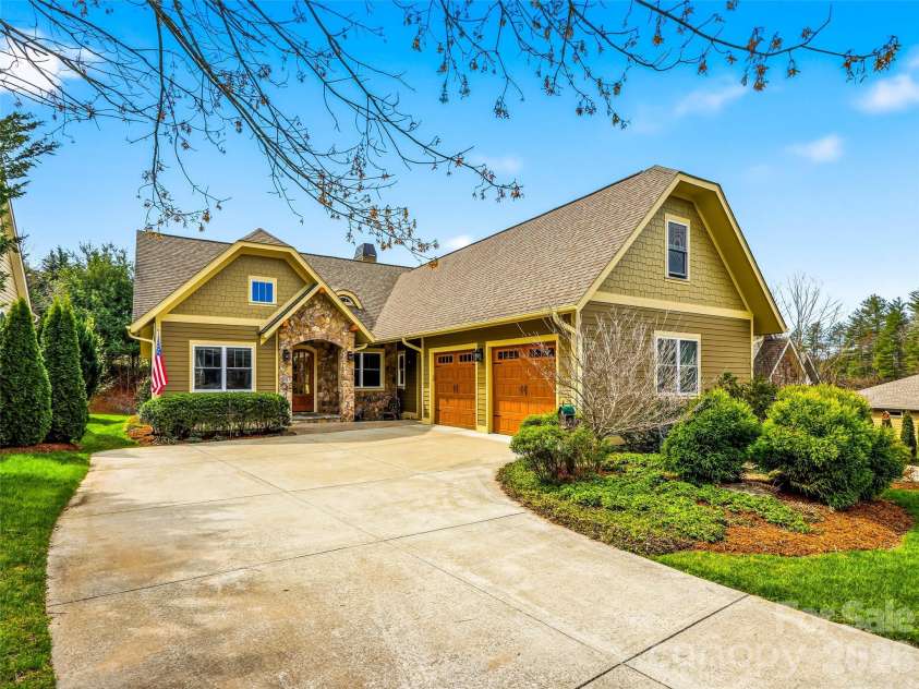 242 Whistlewood Lane, Hendersonville, NC 28739.  MLS# CAR4359475, YatesRealty ID 6998. 