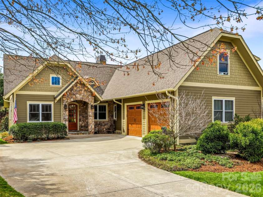 242 Whistlewood Lane, Hendersonville, NC 28739.  MLS# CAR4359475, YatesRealty ID 6998. 