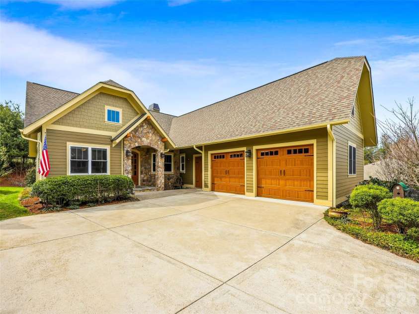 242 Whistlewood Lane, Hendersonville, NC 28739.  MLS# CAR4359475, YatesRealty ID 6998. 