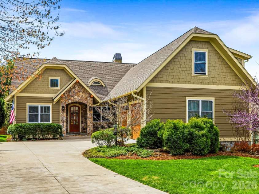 242 Whistlewood Lane, Hendersonville, NC 28739.  MLS# CAR4359475, YatesRealty ID 6998. 