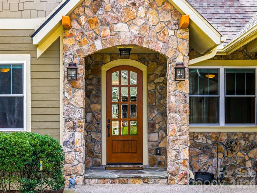 242 Whistlewood Lane, Hendersonville, NC 28739.  MLS# CAR4359475, YatesRealty ID 6998. 