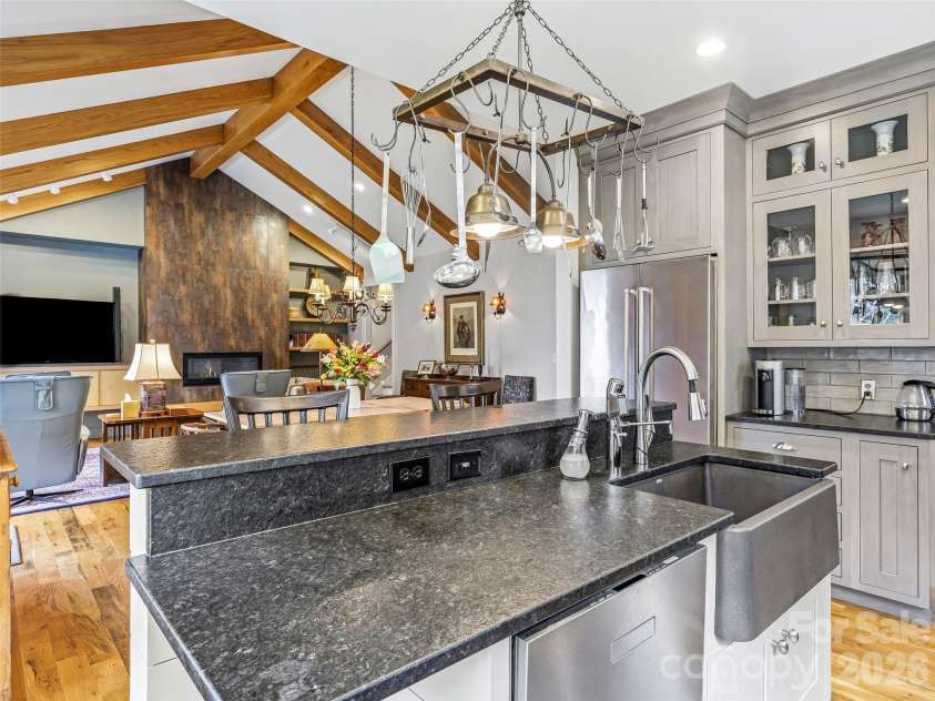 242 Whistlewood Lane, Hendersonville, NC 28739.  MLS# CAR4359475, YatesRealty ID 6998. 