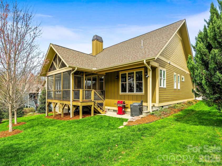 242 Whistlewood Lane, Hendersonville, NC 28739.  MLS# CAR4359475, YatesRealty ID 6998. 