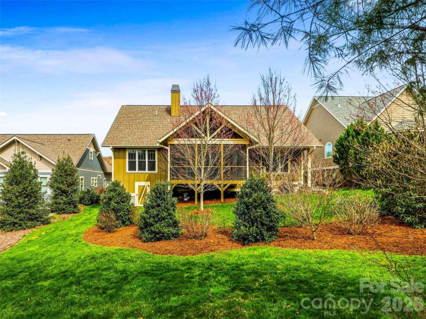 242 Whistlewood Lane, Hendersonville, NC 28739.  MLS# CAR4359475, YatesRealty ID 6998. 