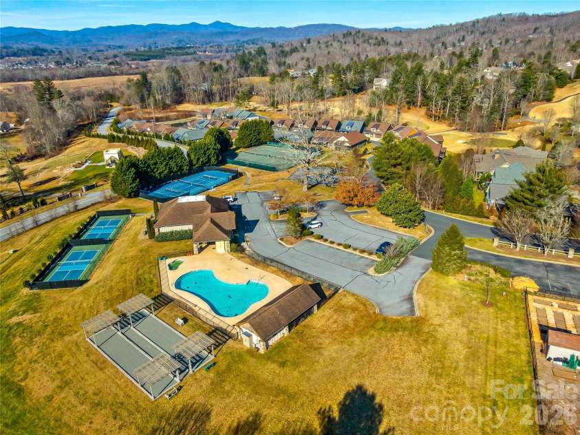 242 Whistlewood Lane, Hendersonville, NC 28739.  MLS# CAR4359475, YatesRealty ID 6998. 