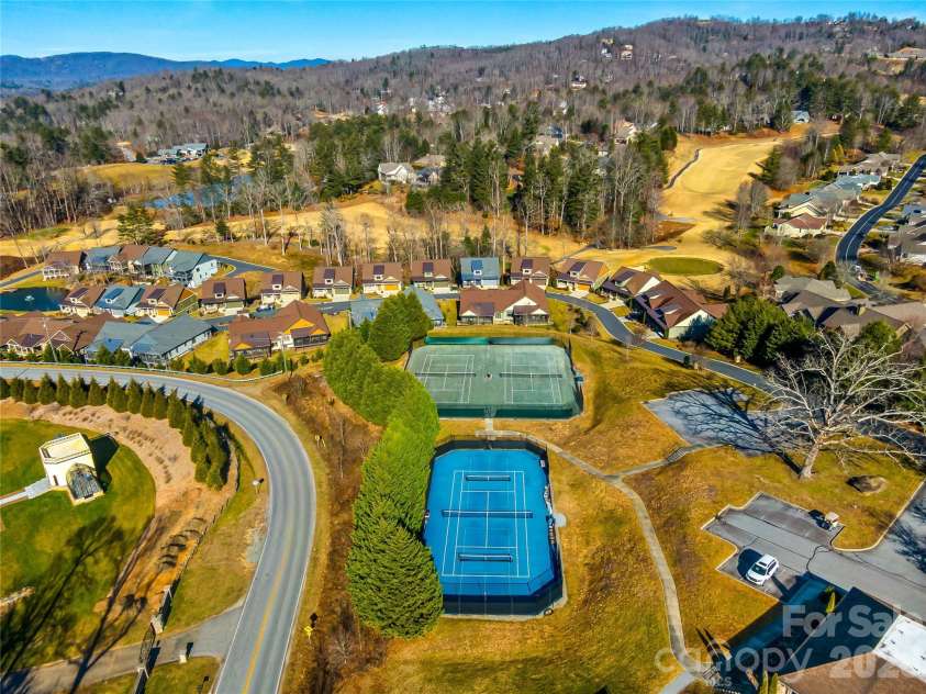 242 Whistlewood Lane, Hendersonville, NC 28739.  MLS# CAR4359475, YatesRealty ID 6998. 