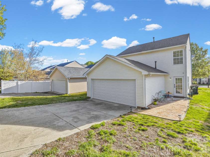 1505 Tuckers Glenn Drive, Rock Hill, SC 29732.  MLS# CAR4358980, YatesRealty ID 6999. 2 car garage 