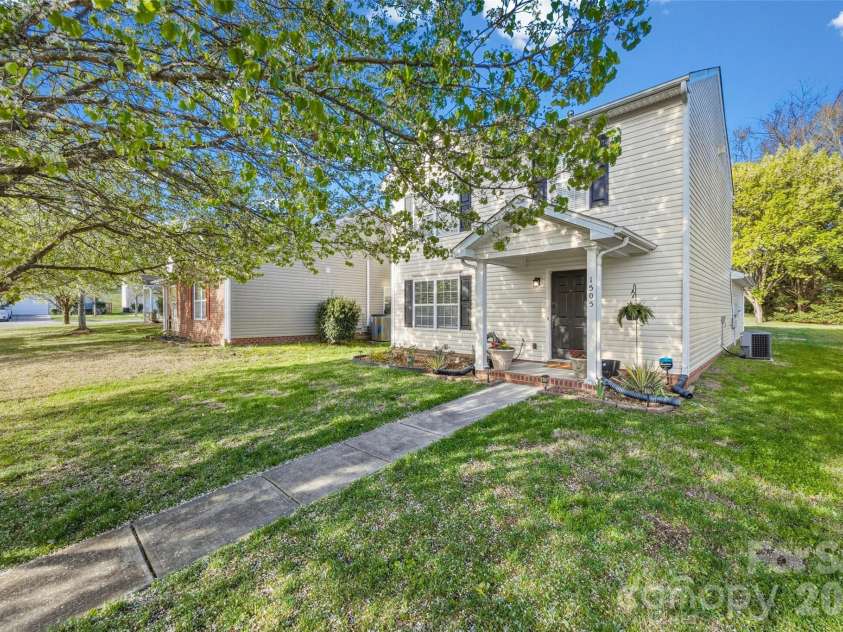 1505 Tuckers Glenn Drive, Rock Hill, SC 29732.  MLS# CAR4358980, YatesRealty ID 6999. 