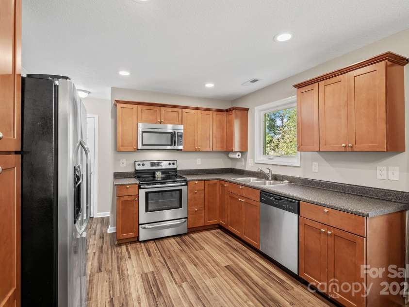 33 English Ivy Road, Asheville, NC 28806.  MLS# CAR4304204, YatesRealty ID 7. 