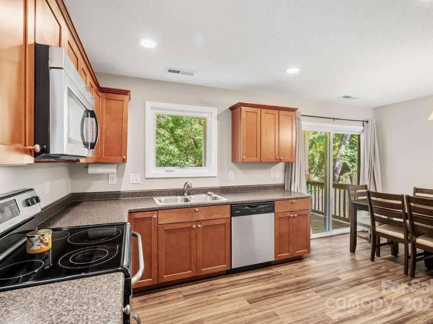 33 English Ivy Road, Asheville, NC 28806.  MLS# CAR4304204, YatesRealty ID 7. 