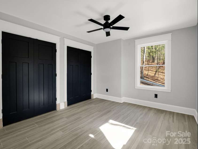 276 Coopers Drive, Hendersonville, NC 28739.  MLS# CAR4283470, YatesRealty ID 700. 