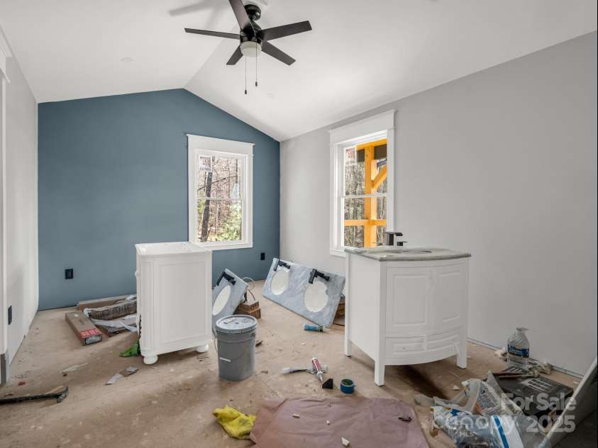 276 Coopers Drive, Hendersonville, NC 28739.  MLS# CAR4283470, YatesRealty ID 700. 