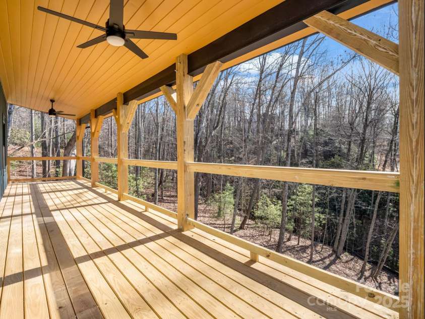 276 Coopers Drive, Hendersonville, NC 28739.  MLS# CAR4283470, YatesRealty ID 700. 