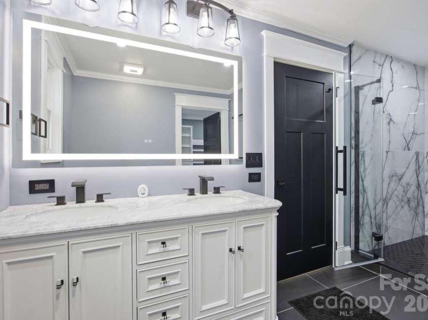 276 Coopers Drive, Hendersonville, NC 28739.  MLS# CAR4370697, YatesRealty ID 700. 