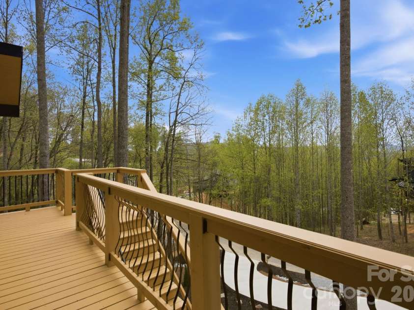 276 Coopers Drive, Hendersonville, NC 28739.  MLS# CAR4370697, YatesRealty ID 700. 