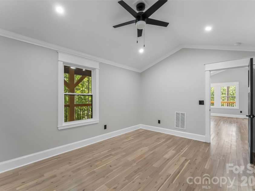 276 Coopers Drive, Hendersonville, NC 28739.  MLS# CAR4416232, YatesRealty ID 700. 
