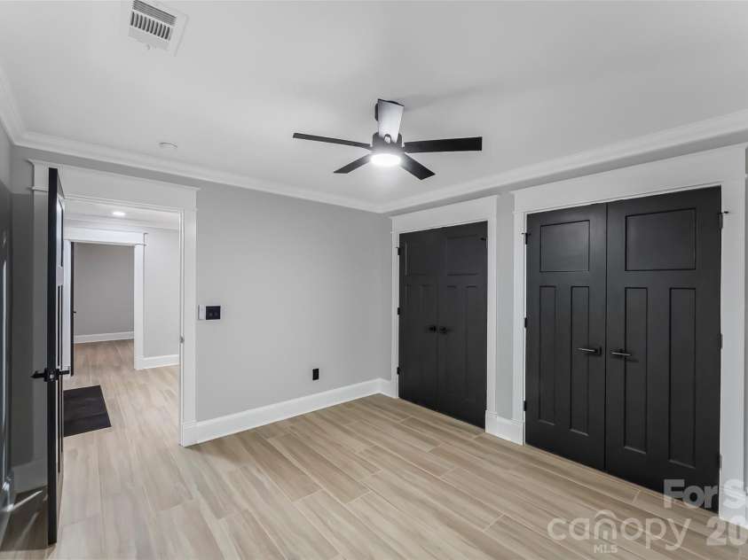 276 Coopers Drive, Hendersonville, NC 28739.  MLS# CAR4416232, YatesRealty ID 700. 
