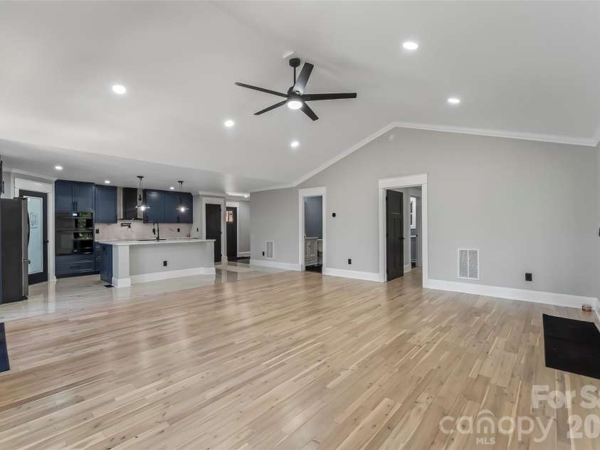 276 Coopers Drive, Hendersonville, NC 28739.  MLS# CAR4416232, YatesRealty ID 700. 