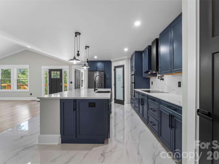 276 Coopers Drive, Hendersonville, NC 28739.  MLS# CAR4416232, YatesRealty ID 700. 