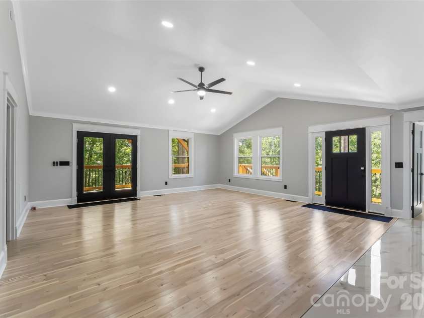 276 Coopers Drive, Hendersonville, NC 28739.  MLS# CAR4416232, YatesRealty ID 700. 