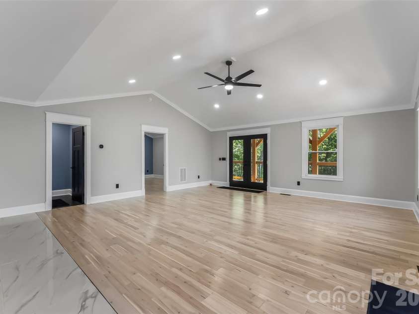 276 Coopers Drive, Hendersonville, NC 28739.  MLS# CAR4416232, YatesRealty ID 700. 