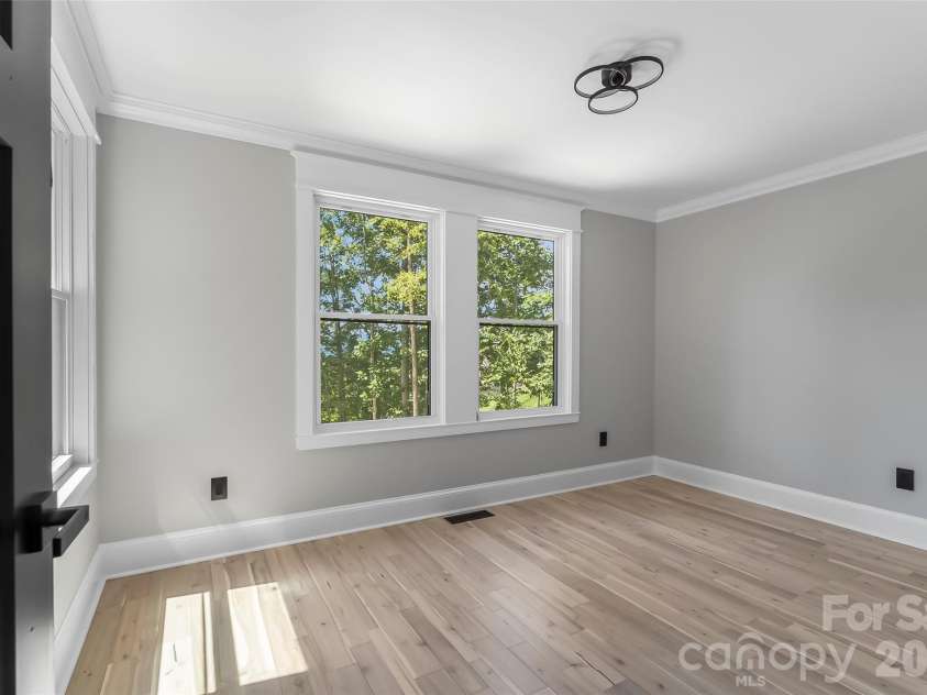 276 Coopers Drive, Hendersonville, NC 28739.  MLS# CAR4416232, YatesRealty ID 700. 
