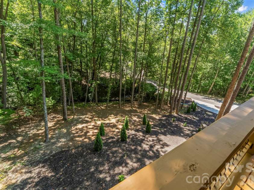 276 Coopers Drive, Hendersonville, NC 28739.  MLS# CAR4416232, YatesRealty ID 700. 