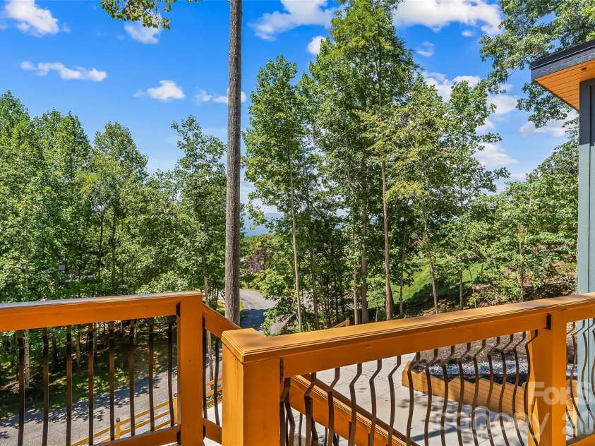 276 Coopers Drive, Hendersonville, NC 28739.  MLS# CAR4416232, YatesRealty ID 700. 