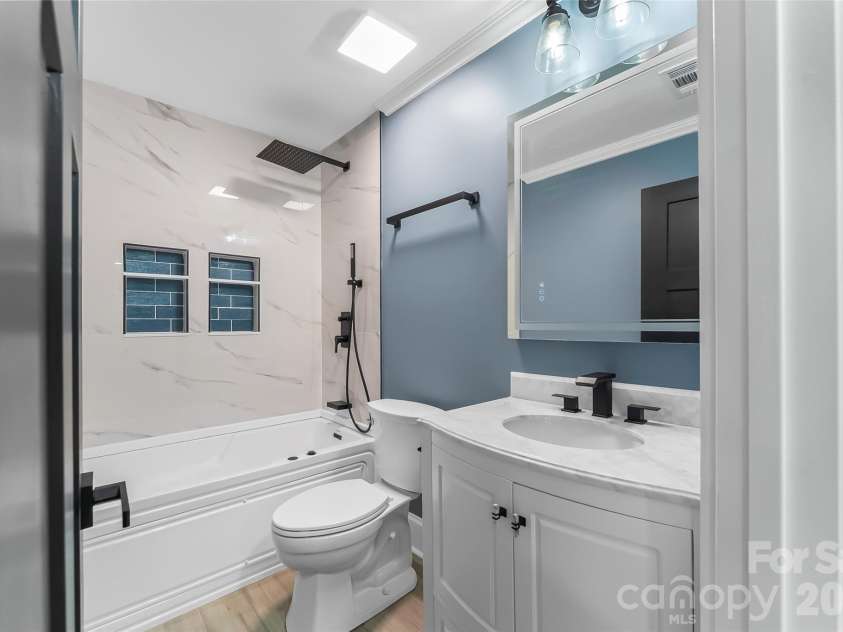 276 Coopers Drive, Hendersonville, NC 28739.  MLS# CAR4416232, YatesRealty ID 700. 