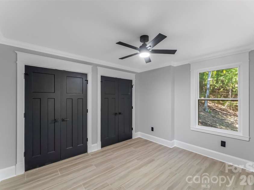 276 Coopers Drive, Hendersonville, NC 28739.  MLS# CAR4416232, YatesRealty ID 700. 
