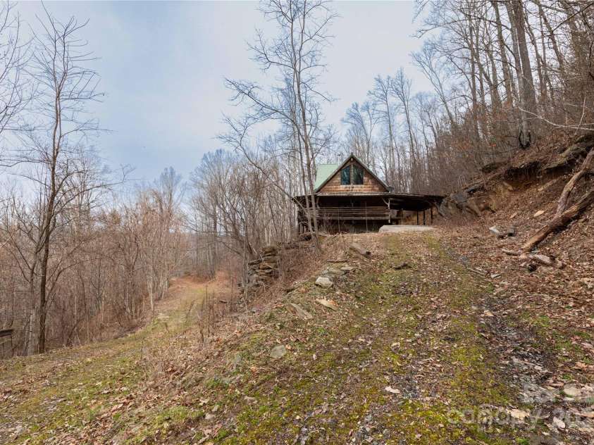298 Turkey Creek Road, Leicester, NC 28748.  MLS# CAR4112849, YatesRealty ID 700. Cabin Access