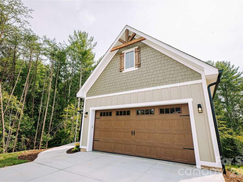 2031 Piper Ridge Drive, Lenoir, NC 28645.  MLS# CAR4316879, YatesRealty ID 7000. 