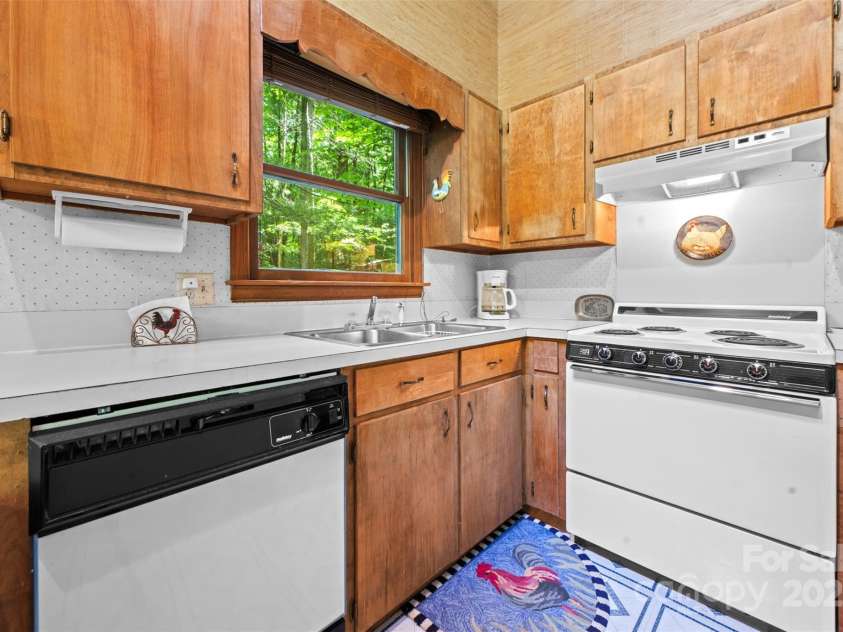 212 Saddle Lane, Deep Gap, NC 28618.  MLS# CAR4262907, YatesRealty ID 7001. 