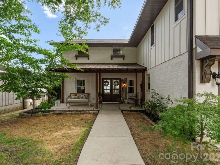 20732 Eastpoint Drive, Cornelius, NC 28031.  MLS# CAR4340192, YatesRealty ID 7002. 
