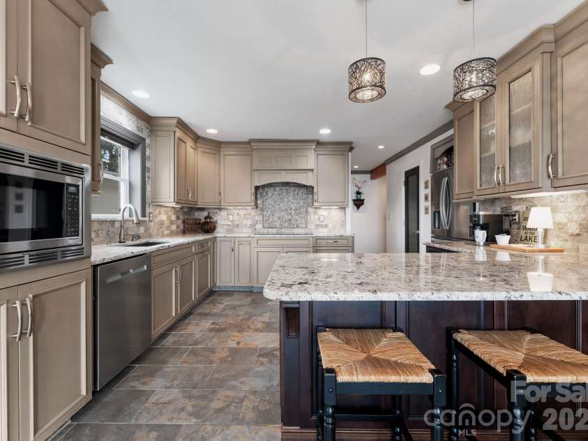 20732 Eastpoint Drive, Cornelius, NC 28031.  MLS# CAR4340192, YatesRealty ID 7002. 