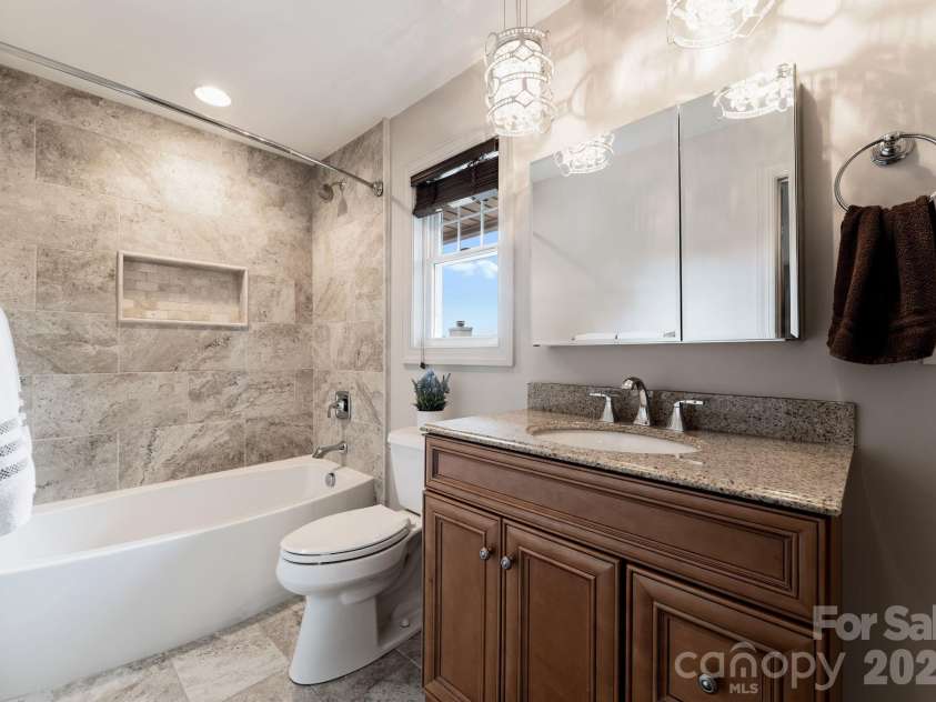 20732 Eastpoint Drive, Cornelius, NC 28031.  MLS# CAR4340192, YatesRealty ID 7002. Bedroom #3 Ensuite Bathroom