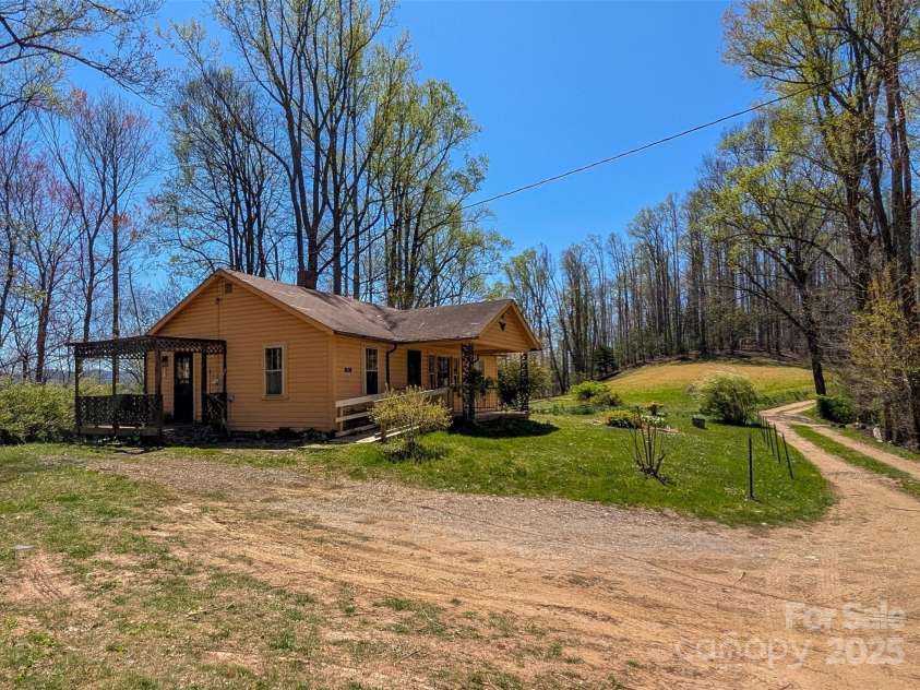 190 Rector Hill Road, Burnsville, NC 28714.  MLS# CAR4248105, YatesRealty ID 7003. 