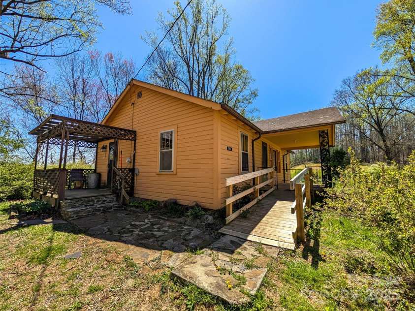 190 Rector Hill Road, Burnsville, NC 28714.  MLS# CAR4248105, YatesRealty ID 7003. 