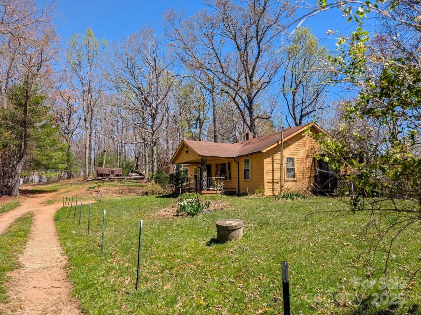 190 Rector Hill Road, Burnsville, NC 28714.  MLS# CAR4248105, YatesRealty ID 7003. 