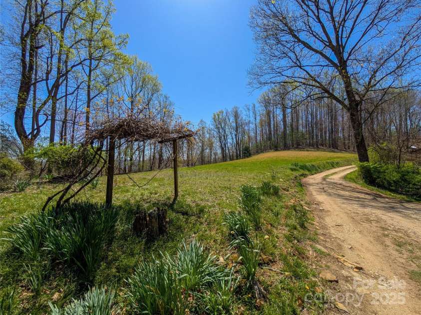 190 Rector Hill Road, Burnsville, NC 28714.  MLS# CAR4248105, YatesRealty ID 7003. 