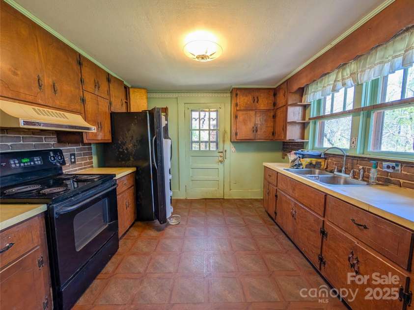 190 Rector Hill Road, Burnsville, NC 28714.  MLS# CAR4248105, YatesRealty ID 7003. 