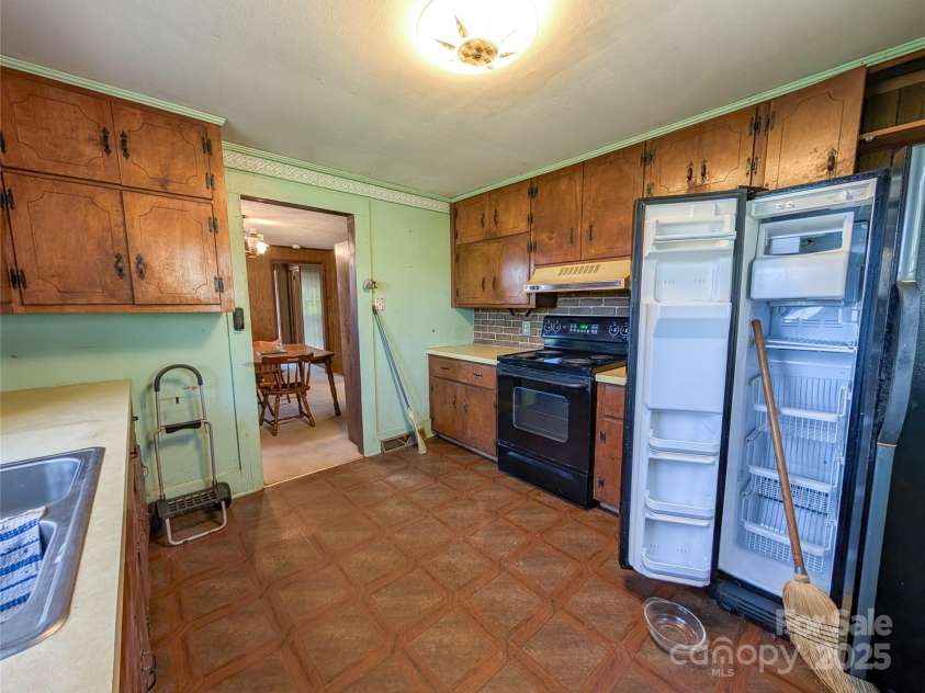 190 Rector Hill Road, Burnsville, NC 28714.  MLS# CAR4248105, YatesRealty ID 7003. 