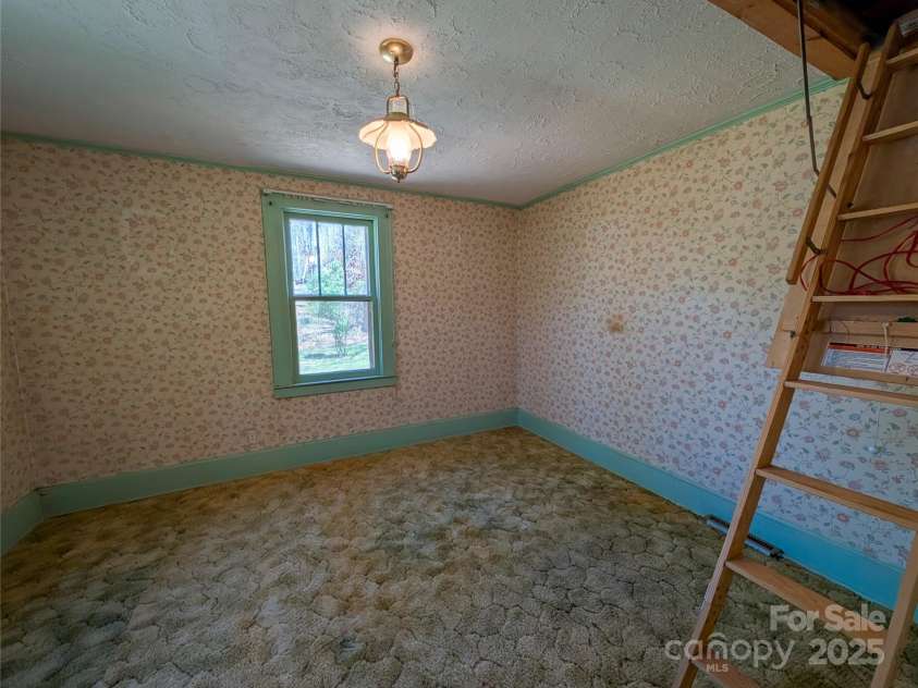 190 Rector Hill Road, Burnsville, NC 28714.  MLS# CAR4248105, YatesRealty ID 7003. 